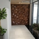 Porte et habillage au reliefs géométriques