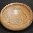 Un bol avec inclusion epoxy