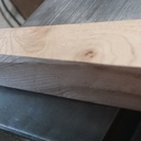Table de cuisine à pieds gainés, assortie au plan de travail