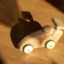 Petit bolide F1 en chêne