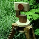 Trépied photographique et Leica en bois