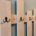 Porte manteaux en pin douglas cérusé