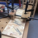 Un chariot porte panneau avec des chutes