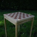 Un échiquier avec des chutes