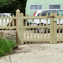 Ensemble portail, portillons et clôtures en châtaignier