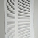 Portes de placard de type persienne