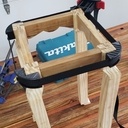 Petite table d'appoint avec pieds galbés