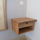 Tete de lit pour accompagner les tables.