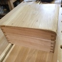 Petit coffret en bois et queues d'arondes