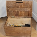 Coffre pirate avec compartiment secret en bois de palette