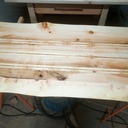 Plateau de table bords bruts pin et frêne