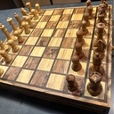 Échiquier et pièces en olivier et buis