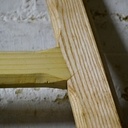 Cadre de scie à bûches sorti d'une bûche, sans machine