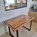 Table de cuisine avec motifs epoxy