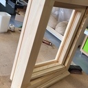 Petite fenêtre en pin .