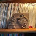 Et à sa place,  devant la collection!