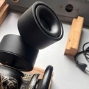 Comme un encéphale ajouté à la machine à coudre, le spot est orientable dans tous les sens