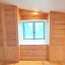 Dressing en châtaignier et parquet