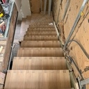 Escalier contemporain sans limon assemblé en queues droites