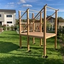 Cabane d'enfant sur pilotis