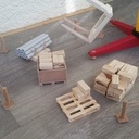 Les accessoires vu de plus près. Les barrières vont être peintes.