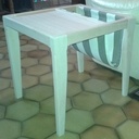 Petite table porte-revues