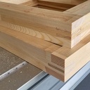 Petite fenêtre en pin .