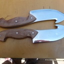 Couteaux de chasse gravés