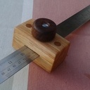 Une espèce de trusquin à réglet ou de butée de réglet
