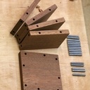 des planchettes et des petites tiges ...