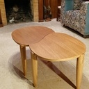 Une paire de tables basses