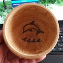 Petit bol en chêne par temps pluvieux