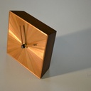 Horloge en noyer et marqueterie de paille