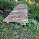 Le petit pont de bois qui ne tenait plus guère que par un grand mystère
