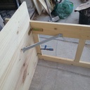 Un lit d'enfant surélevé