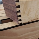 Boîte mariage avec doubles queues d'arondes inclinées