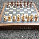 Echiquier avec pions en bois