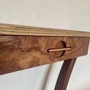 Console toute en courbes