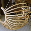 Un fauteuil boule suspendu