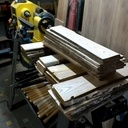 Table d'appoint bois métal en forme de pyramide inversée