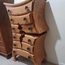 Meubles cassés et tordus