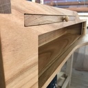 Console murale avec rideau