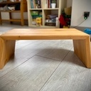 Tabouret en merisier avec continuité du fil