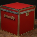 Malle cubique en tôle laquée rouge
