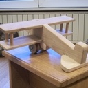 Petit avion en chêne