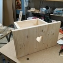 Table de nuit en pin