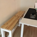 Banc et tabourets bicolores