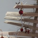 Chutes de bois pour noël en forme de sapin