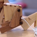 3 chiens qui éclairent.