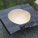 Le bol dans la bûche